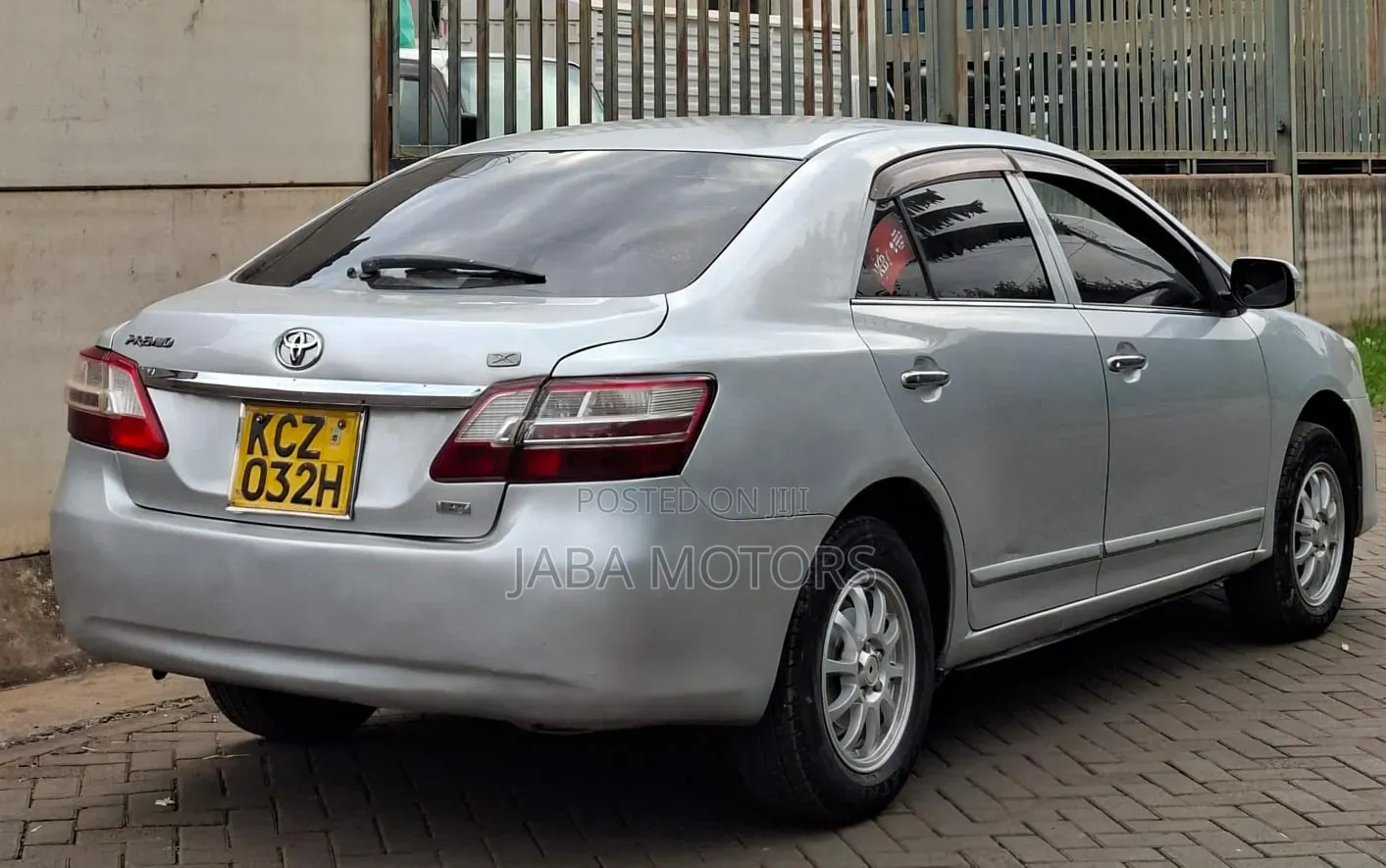 Toyota Premio 2015 Silver