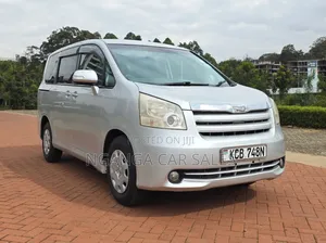 Toyota Noah 2007 Silver