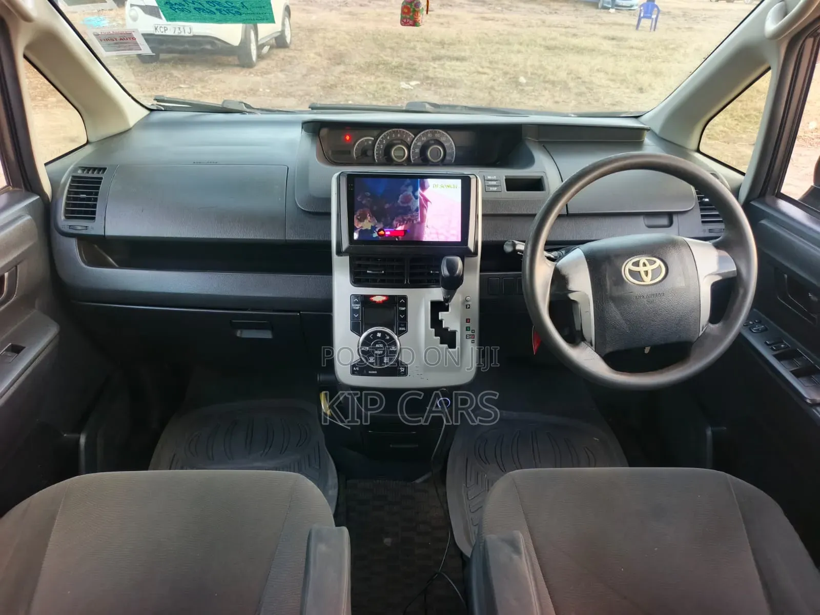 Toyota Noah 2.0 143hp AWD (8 Seater) 2013 Gray