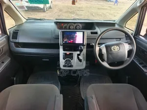 Toyota Noah 2.0 143hp AWD (8 Seater) 2013 Gray