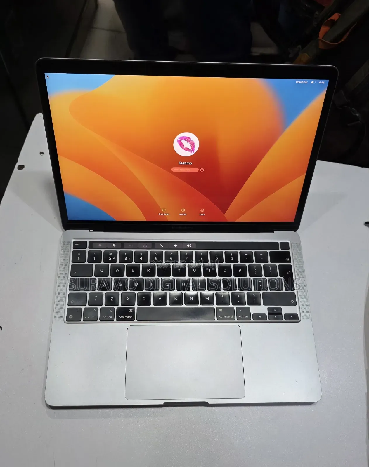 Laptop Apple MacBook Pro 2022 M2 8GB Apple M2 SSD 256GB