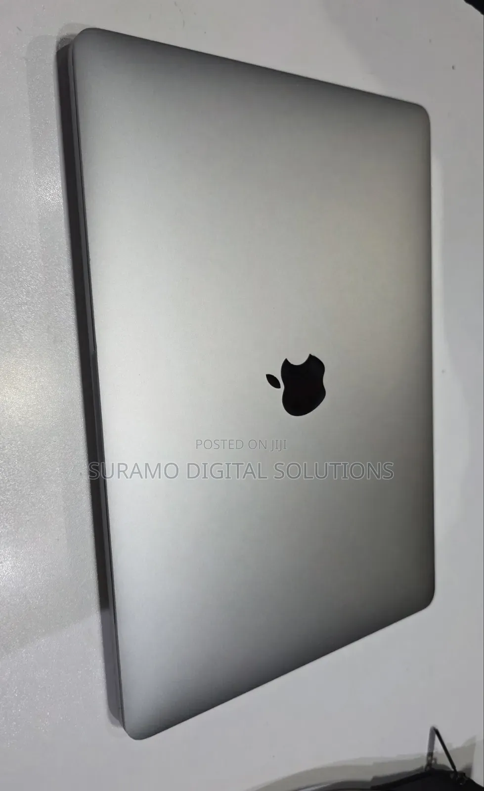 Laptop Apple MacBook Pro 2022 M2 8GB Apple M2 SSD 256GB
