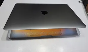 Laptop Apple MacBook Pro 2022 M2 8GB Apple M2 SSD 256GB