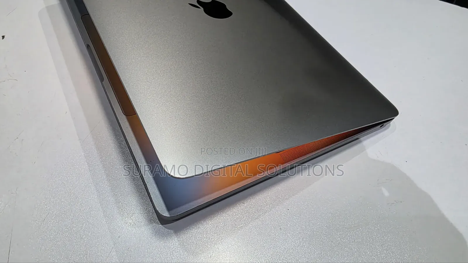 Laptop Apple MacBook Pro 2022 M2 8GB Apple M2 SSD 256GB