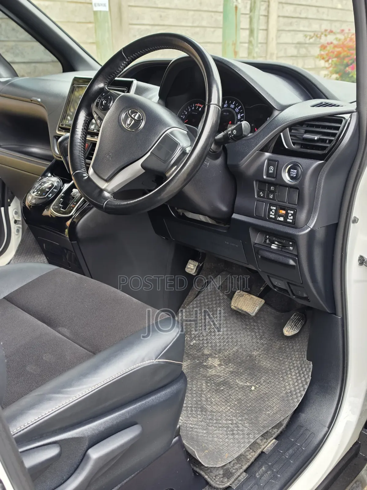 Toyota Noah 2.0 FWD (7 Seater) 2018 Pearl
