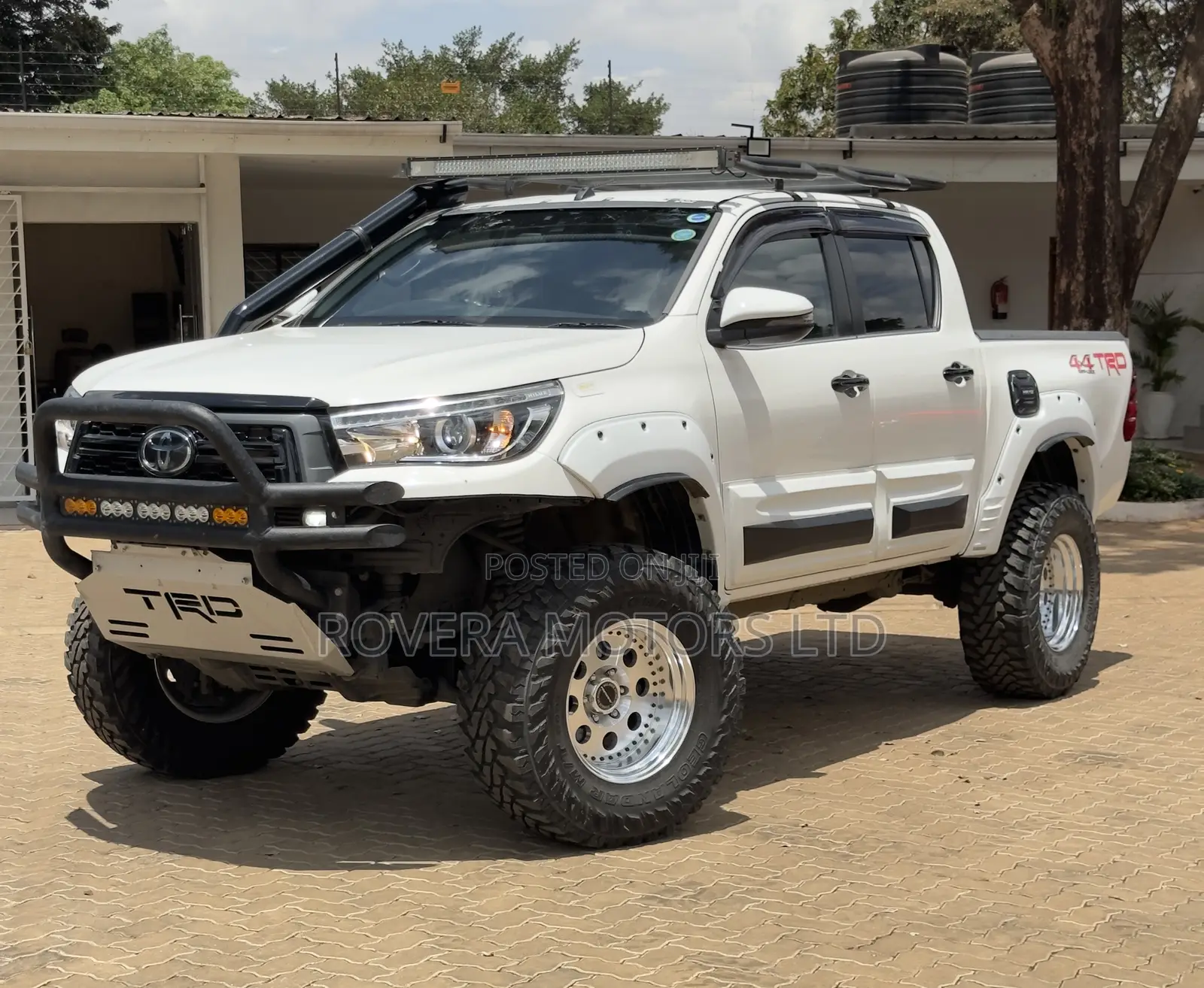 Toyota Hilux 2019 White