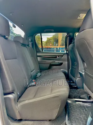 Toyota Hilux Rugged X 4x4 2019 White