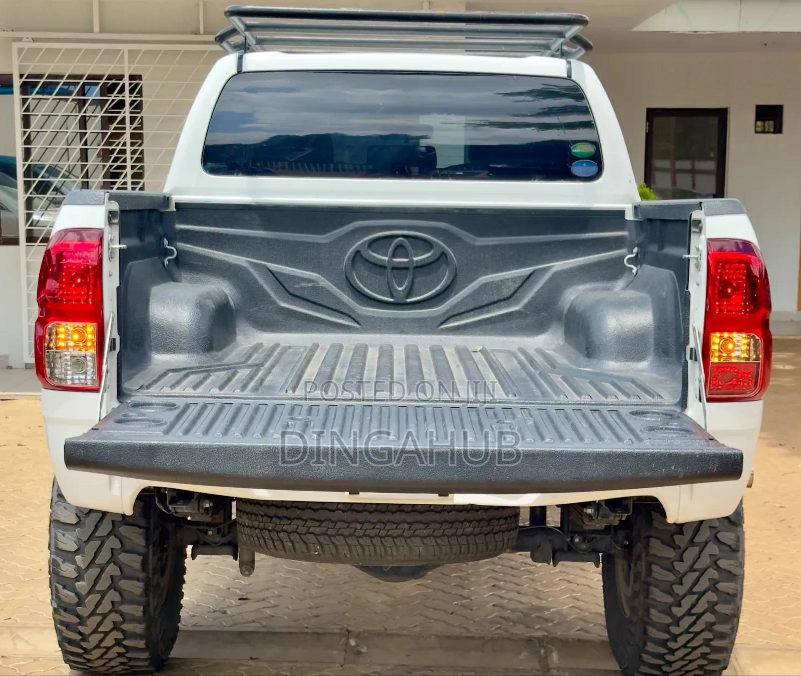Toyota Hilux Rugged X 4x4 2019 White
