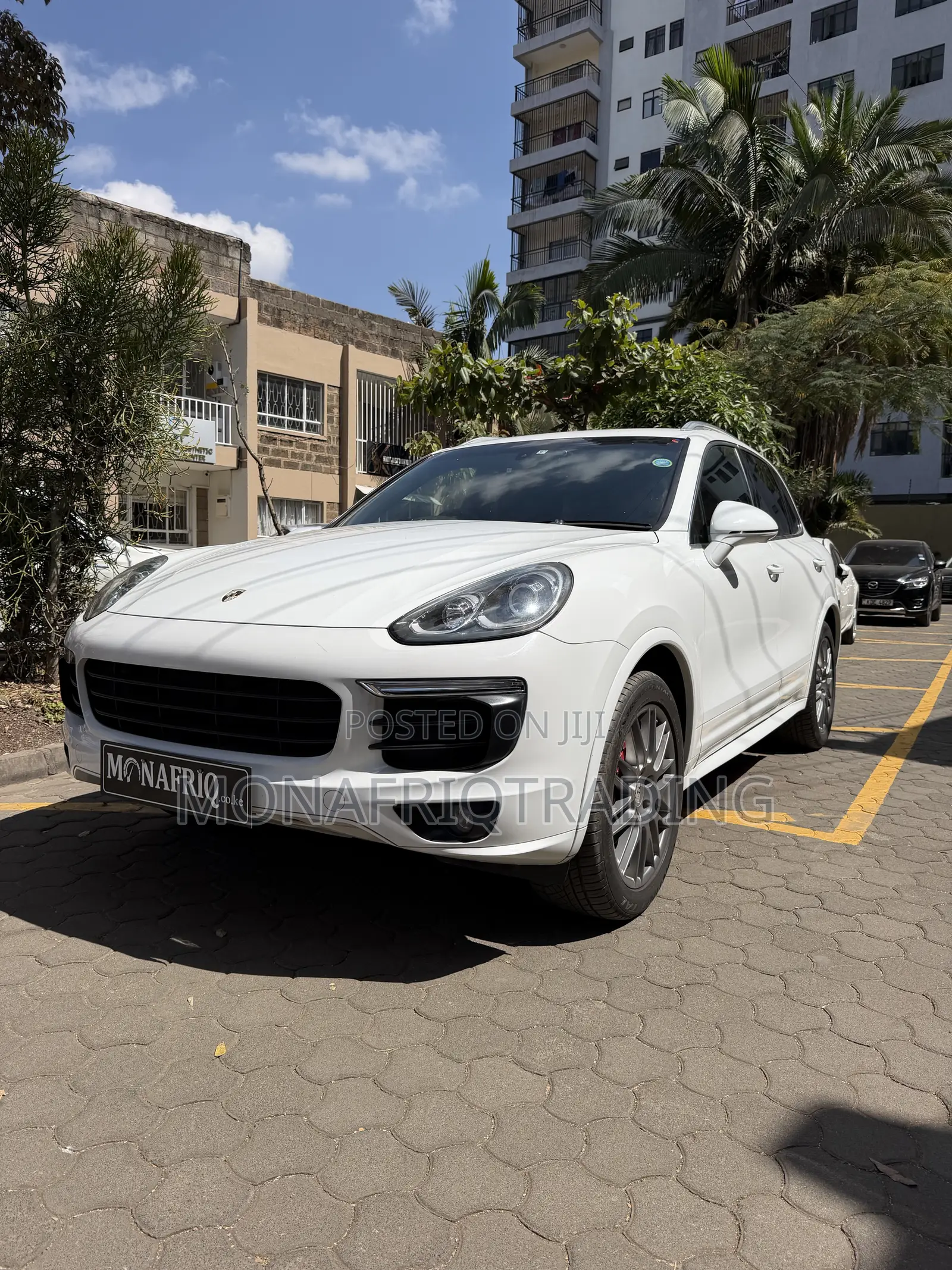 Porsche Cayenne Base AWD 2016 White