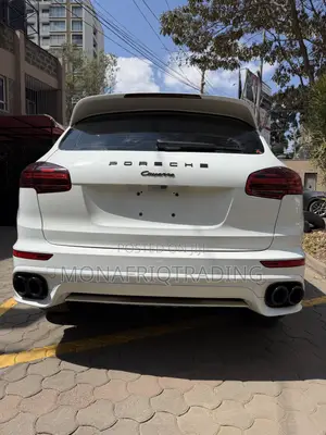 Porsche Cayenne Base AWD 2016 White