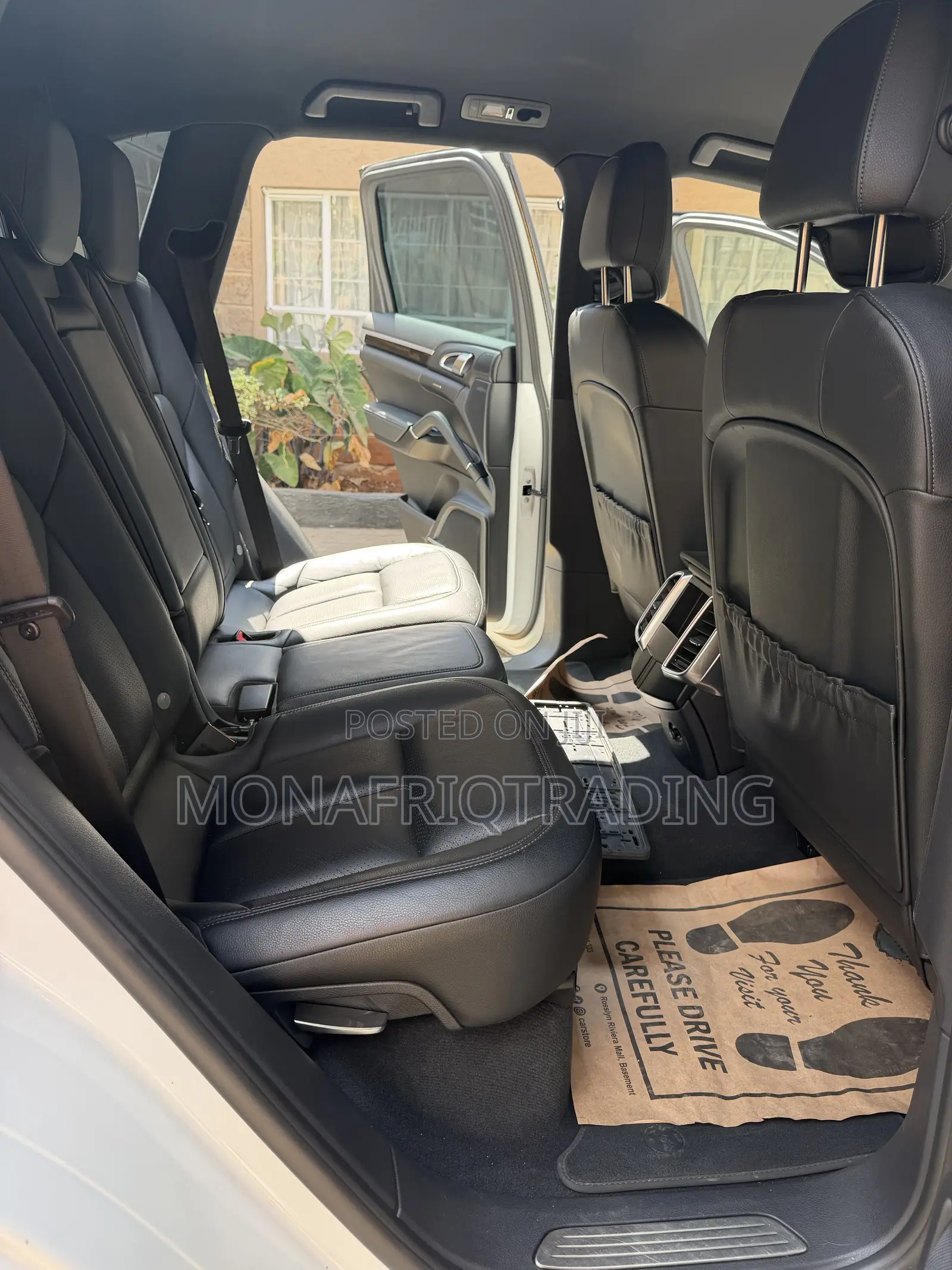 Porsche Cayenne Base AWD 2016 White