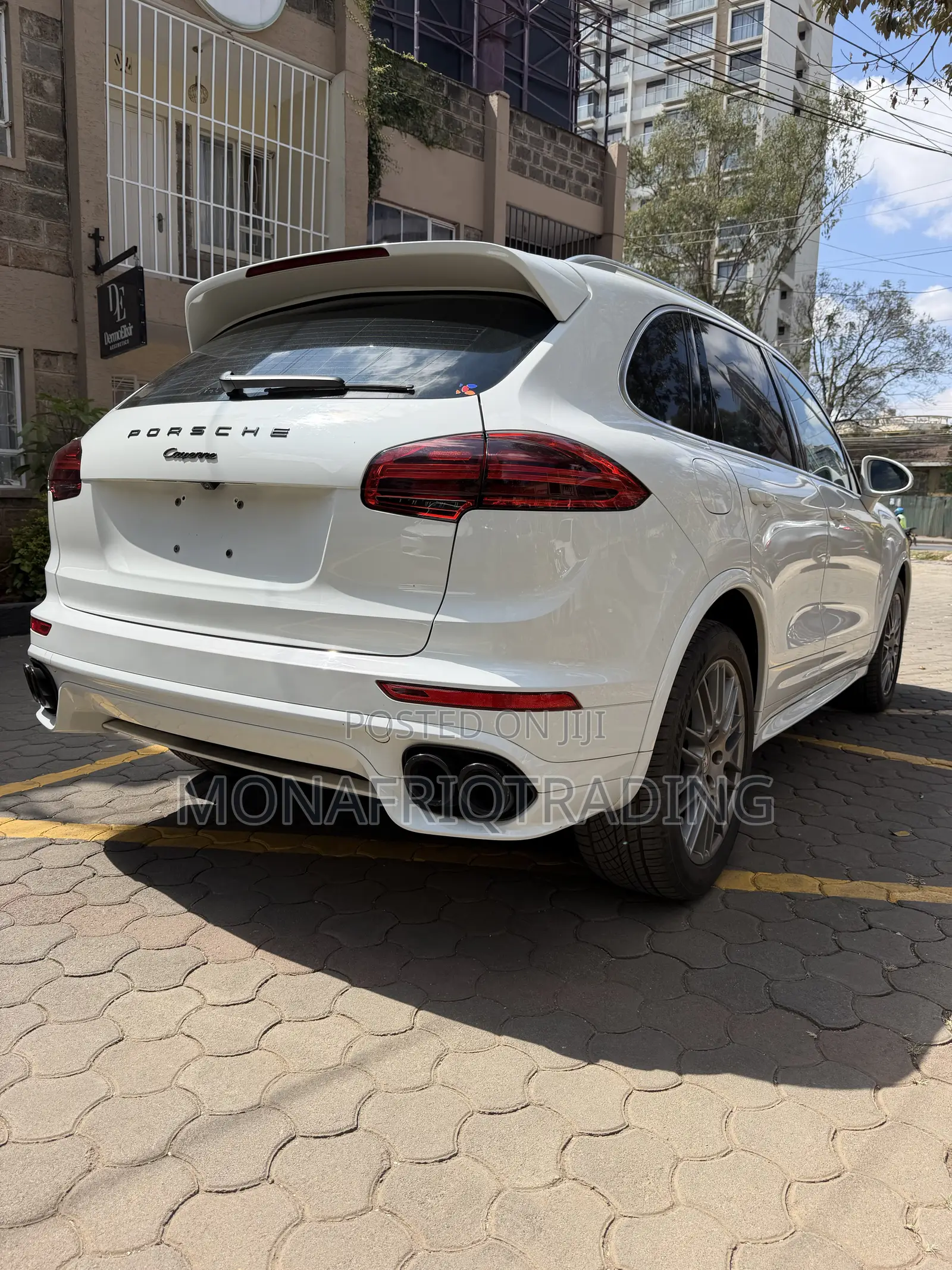 Porsche Cayenne Base AWD 2016 White