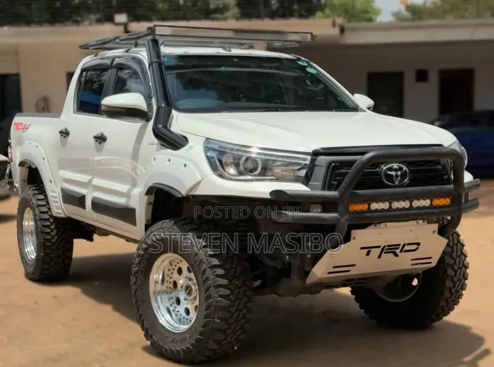 Toyota Hilux 2019 White