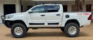 Toyota Hilux 2019 White