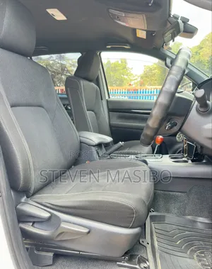 Toyota Hilux 2019 White