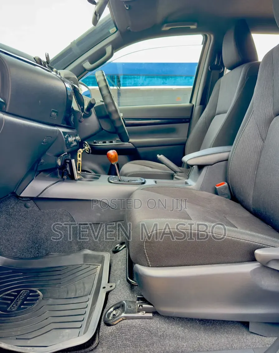 Toyota Hilux 2019 White