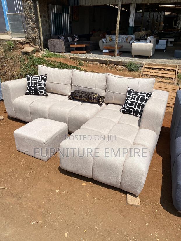 6 Seater L‐Shaped Off‐White Sofa With Back Cushions