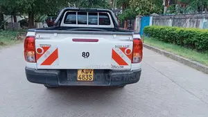 Toyota Hilux 2018 White