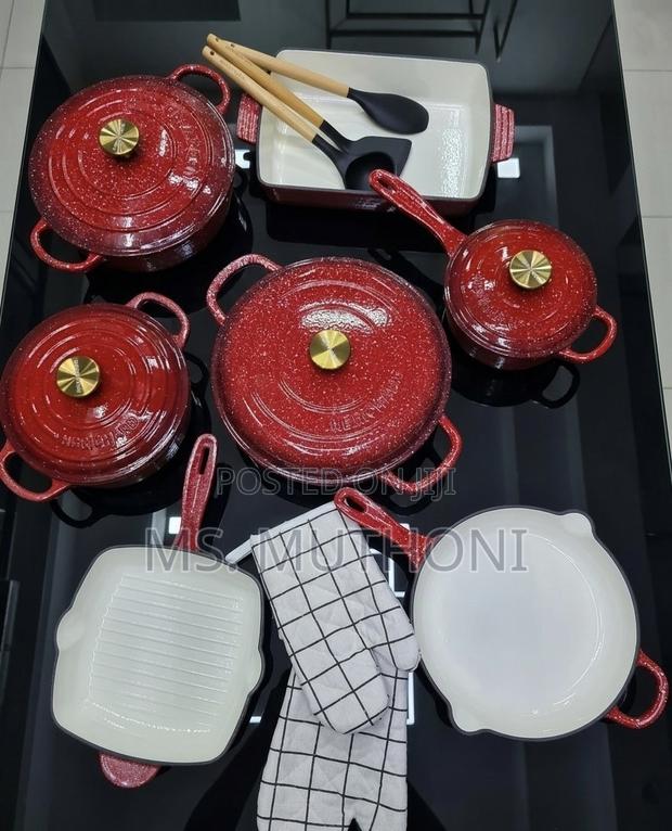 11 PCS Red With a Speckled Finish and Gold-Tone Handles/Knob