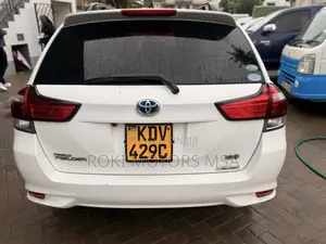Toyota Corolla Fielder 2018 White
