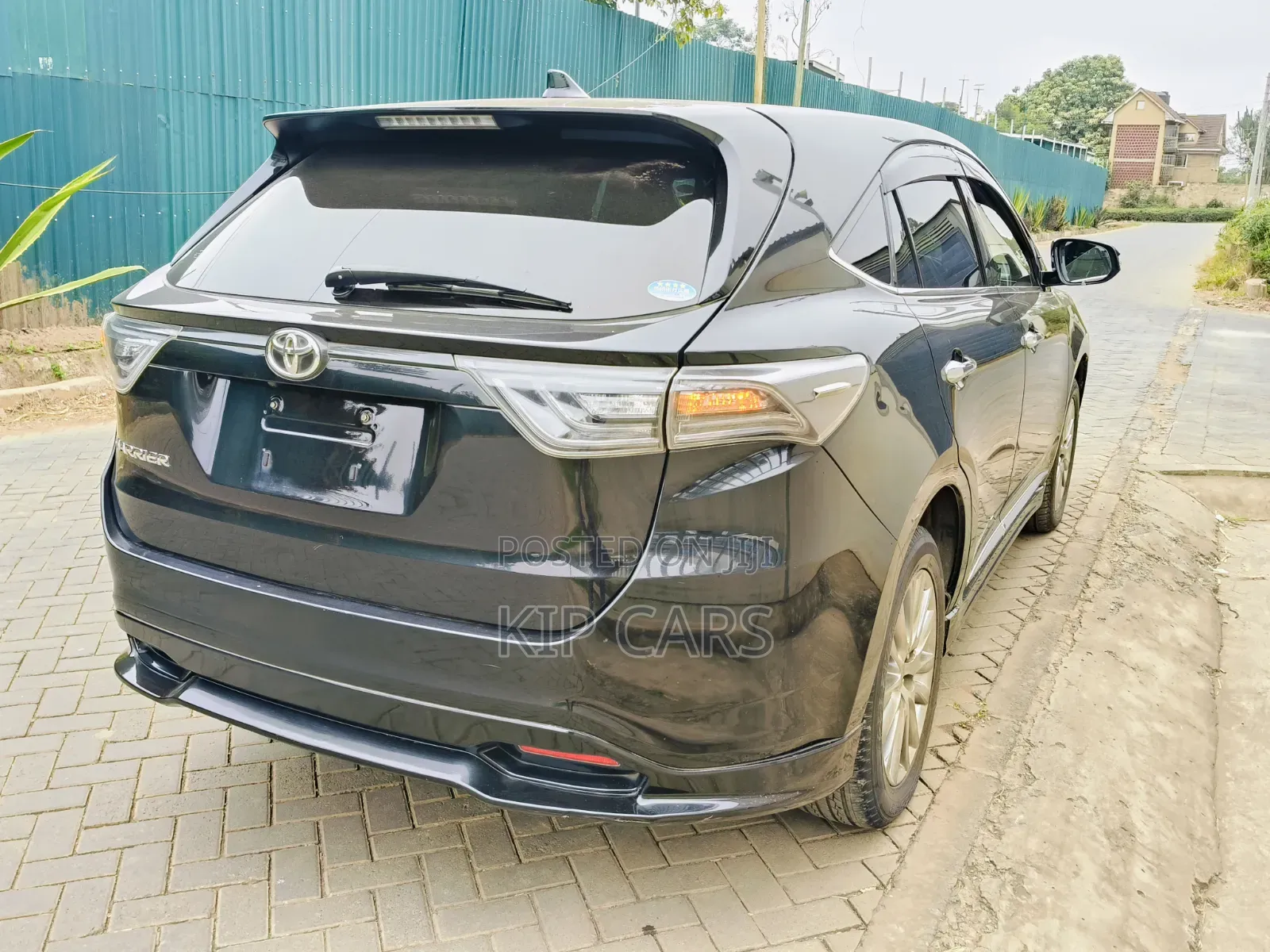 Toyota Harrier 2.0 2015 Black