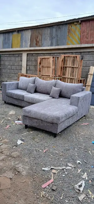 6 Seater L‐Shaped Grey Sofa With Cushions