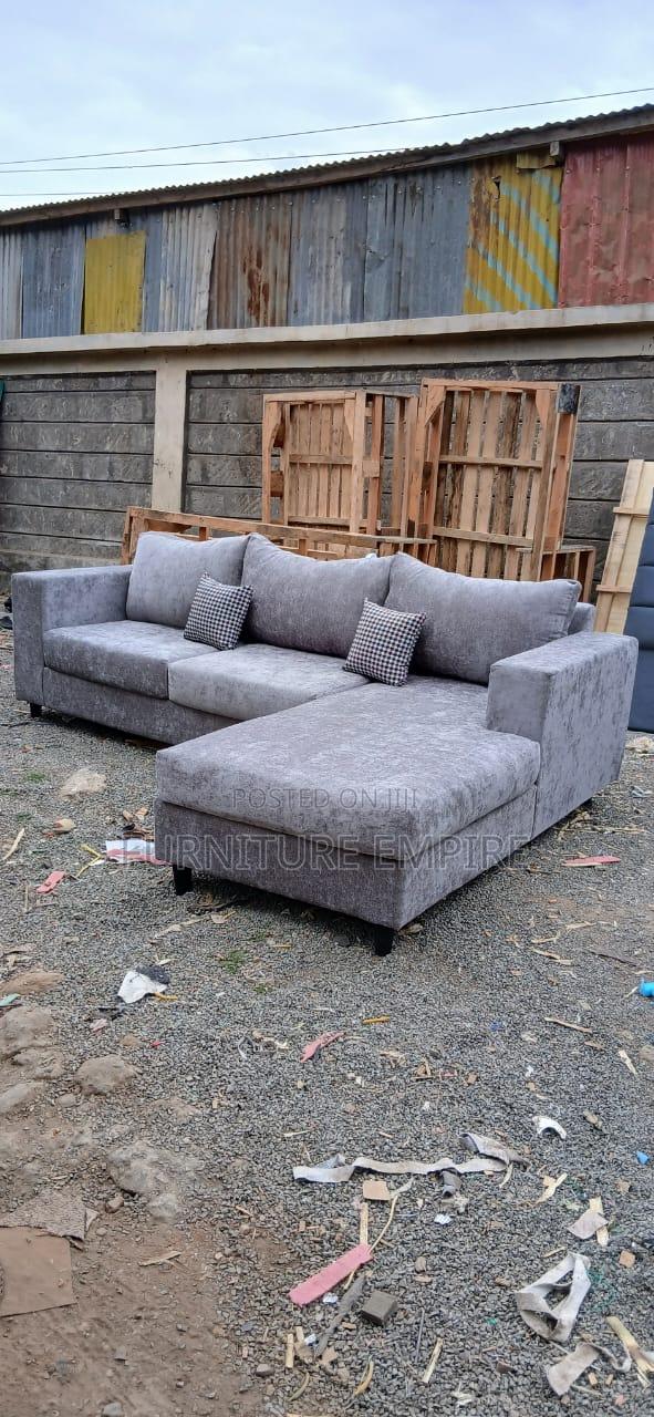 6 Seater L‐Shaped Grey Sofa With Cushions
