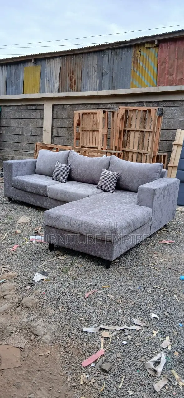 6 Seater L‐Shaped Grey Sofa With Cushions
