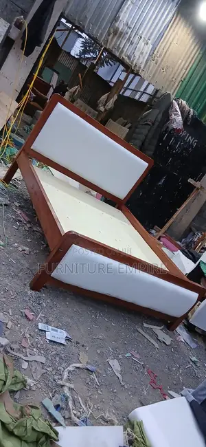 5x6 Mocket Bed With Upholstered Panels