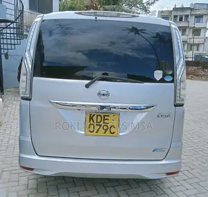 Nissan Serena 2014 Silver