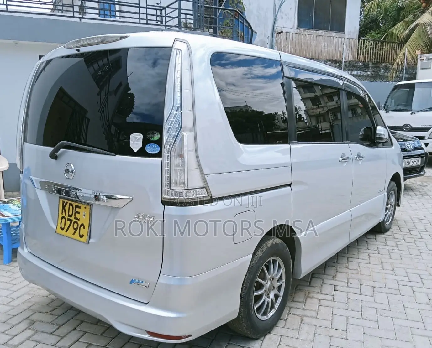 Nissan Serena 2014 Silver