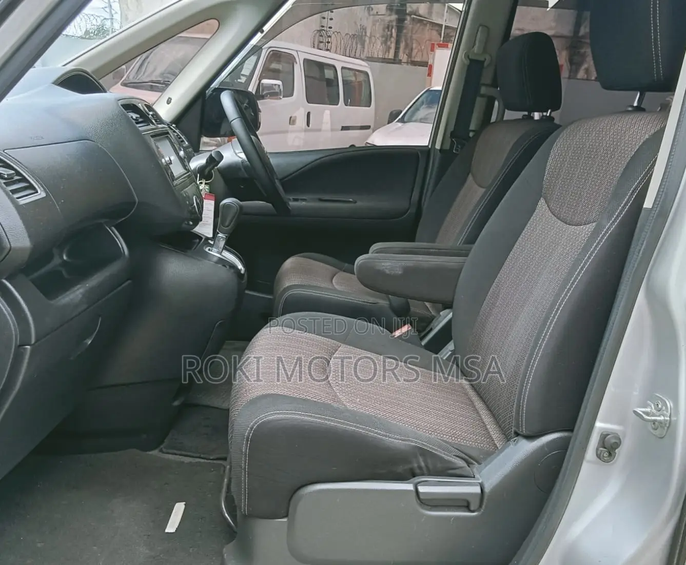 Nissan Serena 2014 Silver