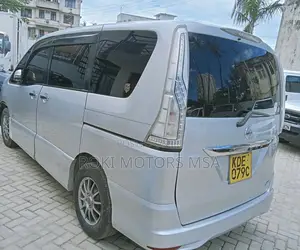 Nissan Serena 2014 Silver