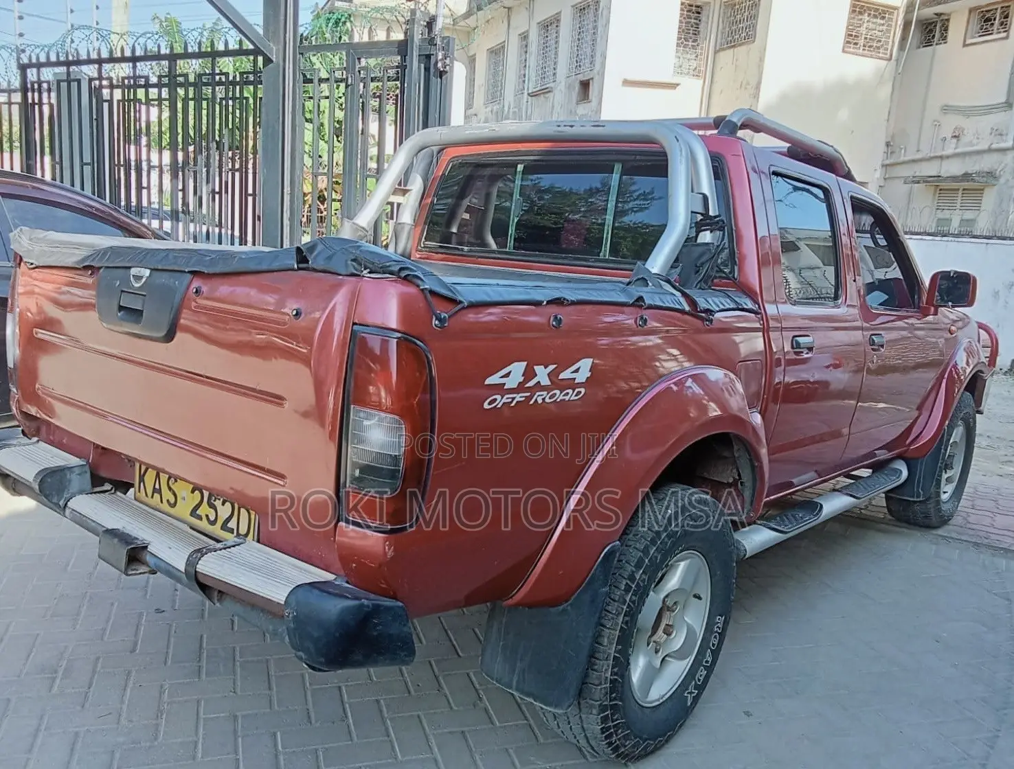 Nissan Hardbody 2007 Orange