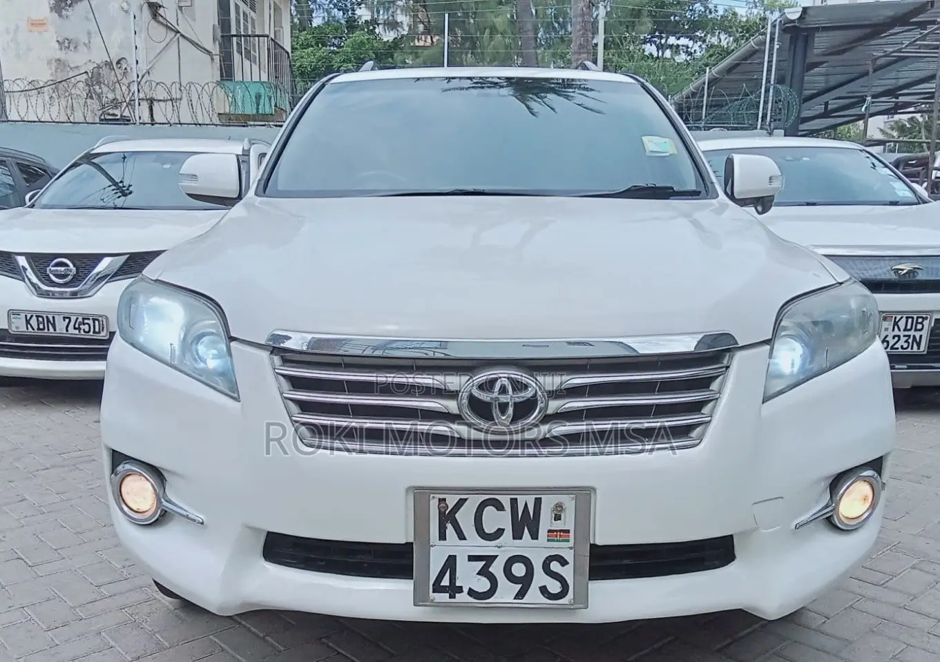 Toyota Vanguard 2013 White