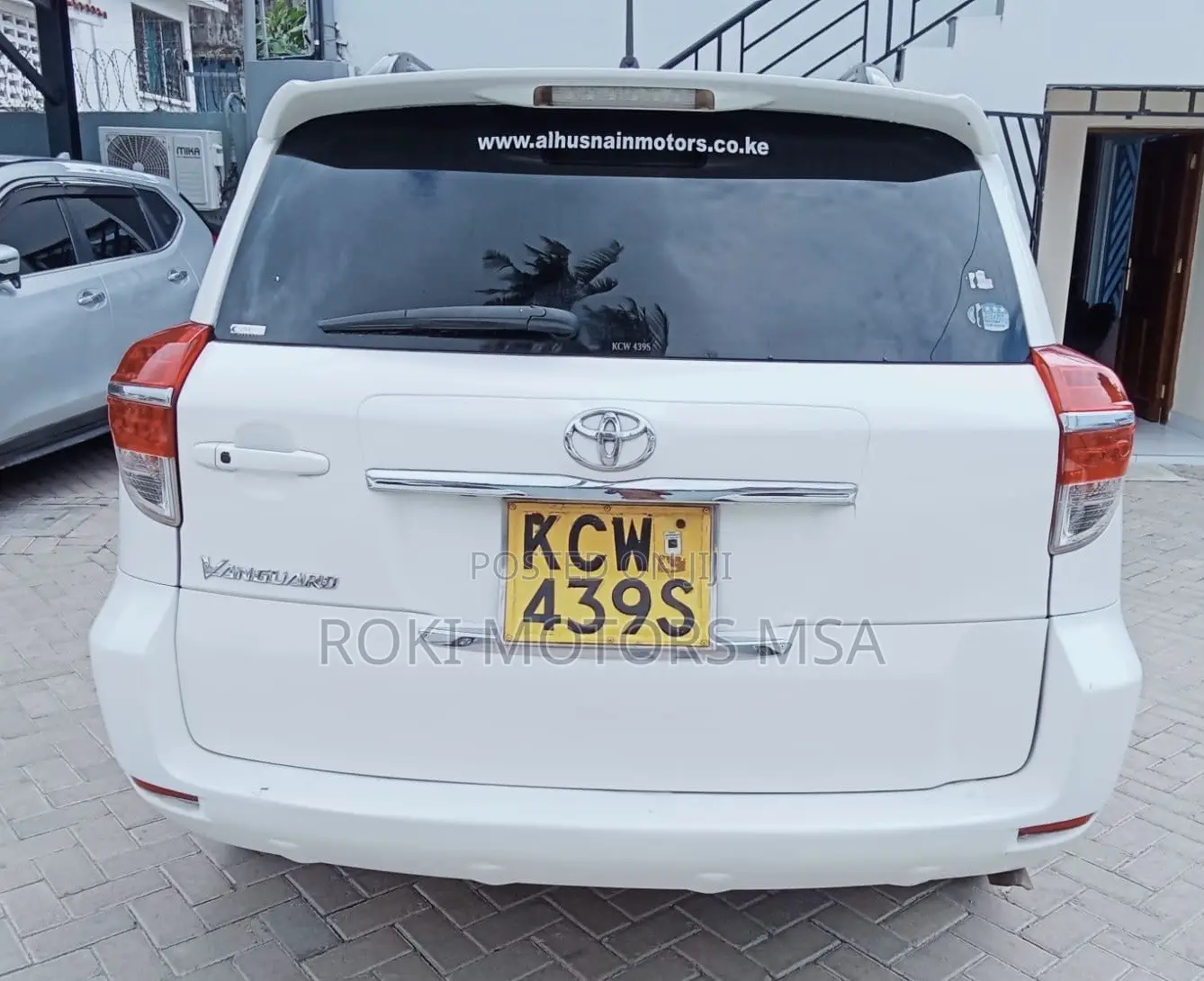 Toyota Vanguard 2013 White