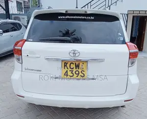 Toyota Vanguard 2013 White