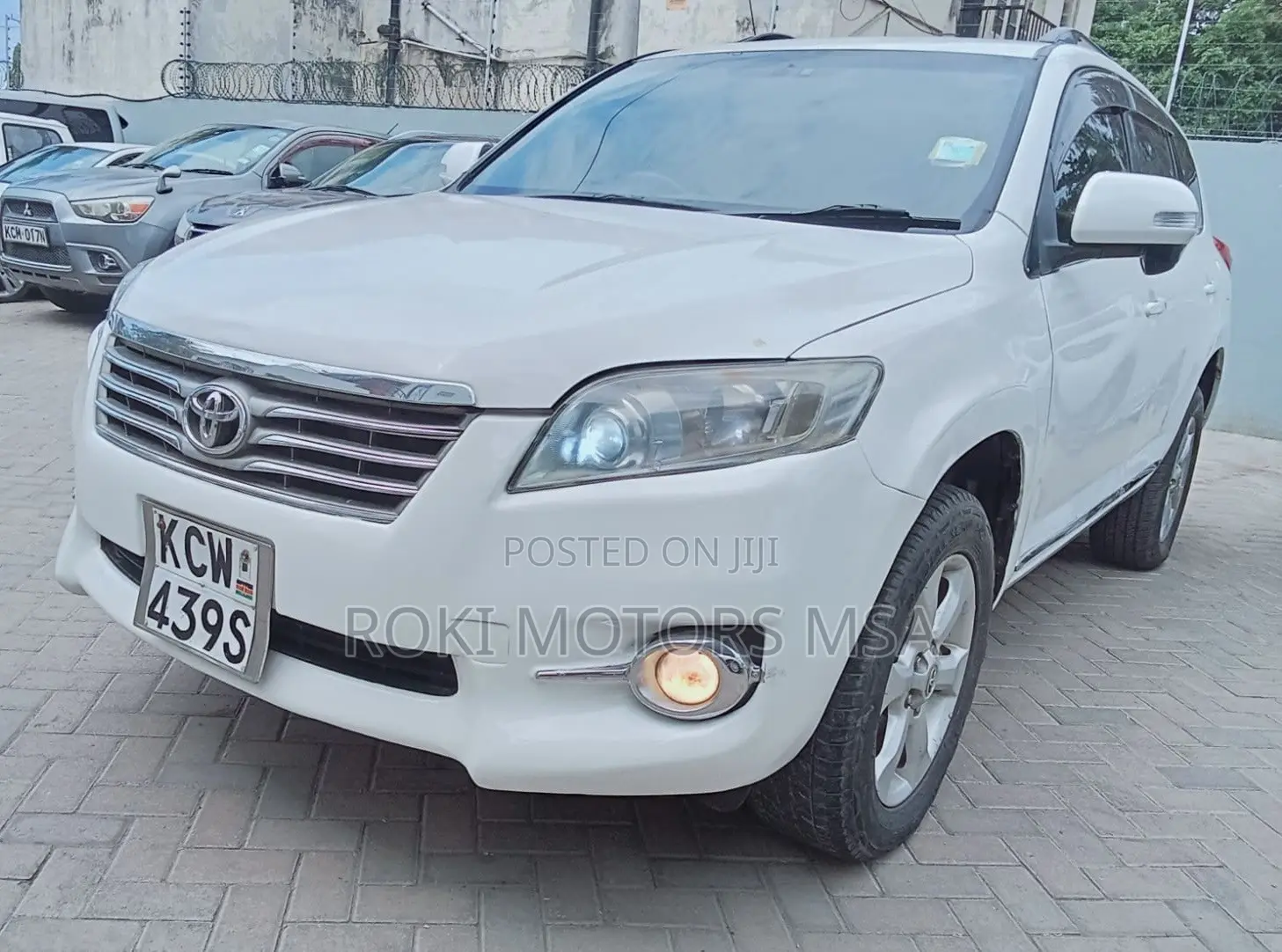 Toyota Vanguard 2013 White