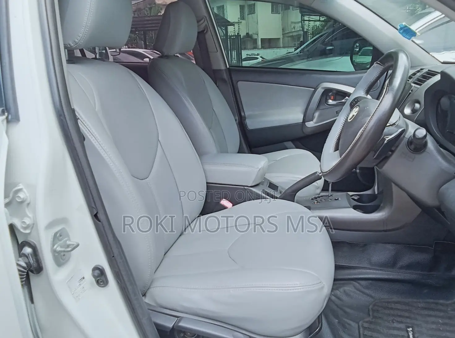 Toyota Vanguard 2013 White