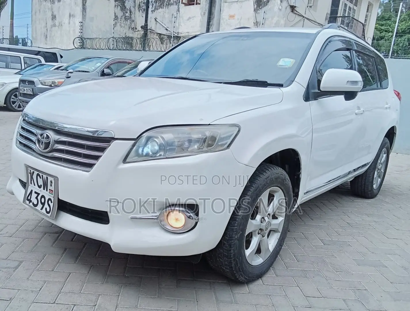 Toyota Vanguard 2013 White