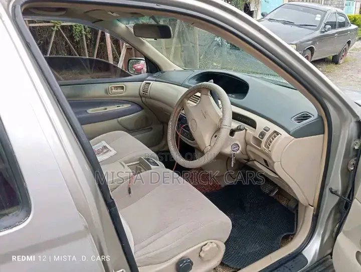 Toyota Vista 2000 Silver