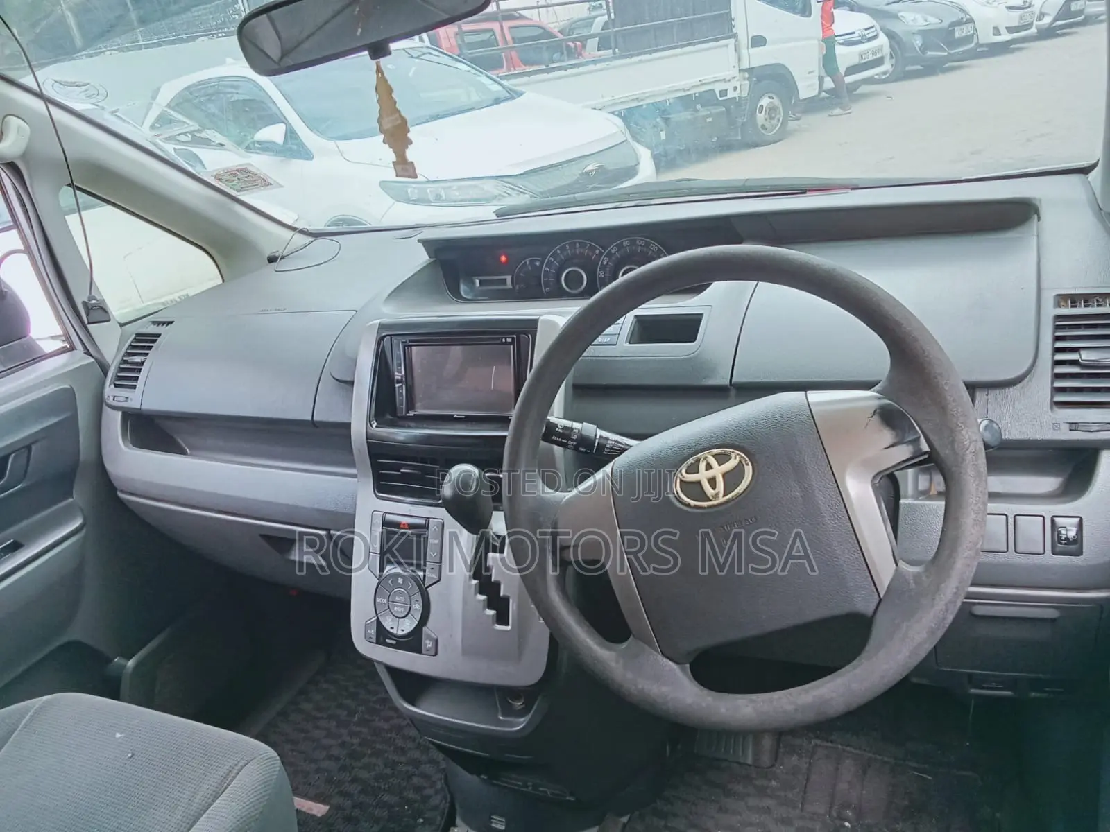 Toyota Noah 2009 Silver