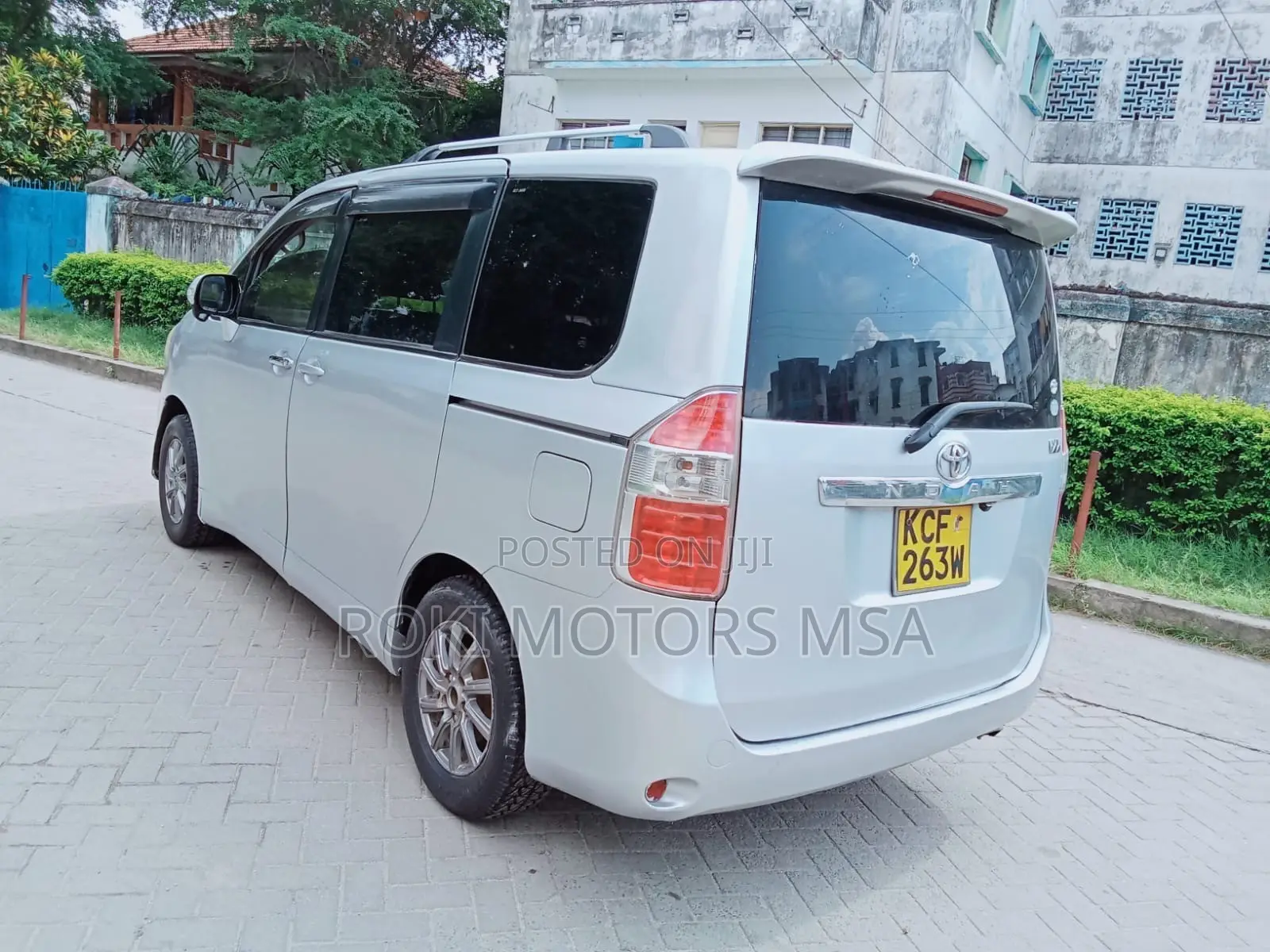 Toyota Noah 2009 Silver