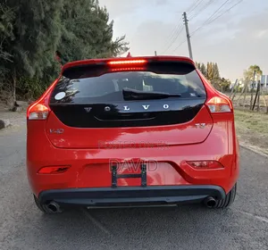 Volvo V40 2018 Red