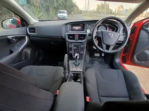 Volvo V40 2018 Red