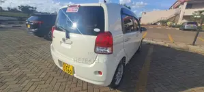 Toyota Porte 2012 Beige