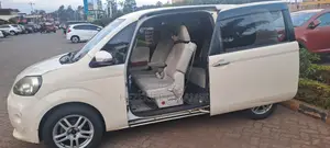 Toyota Porte 2012 Beige