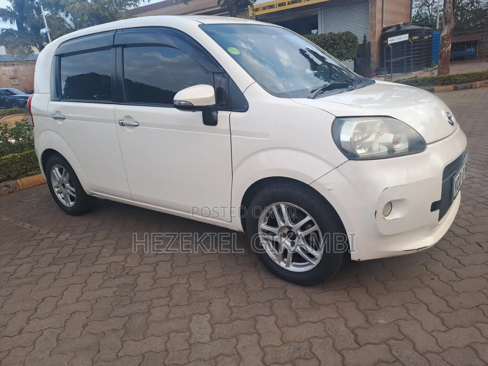 Toyota Porte 2012 Beige