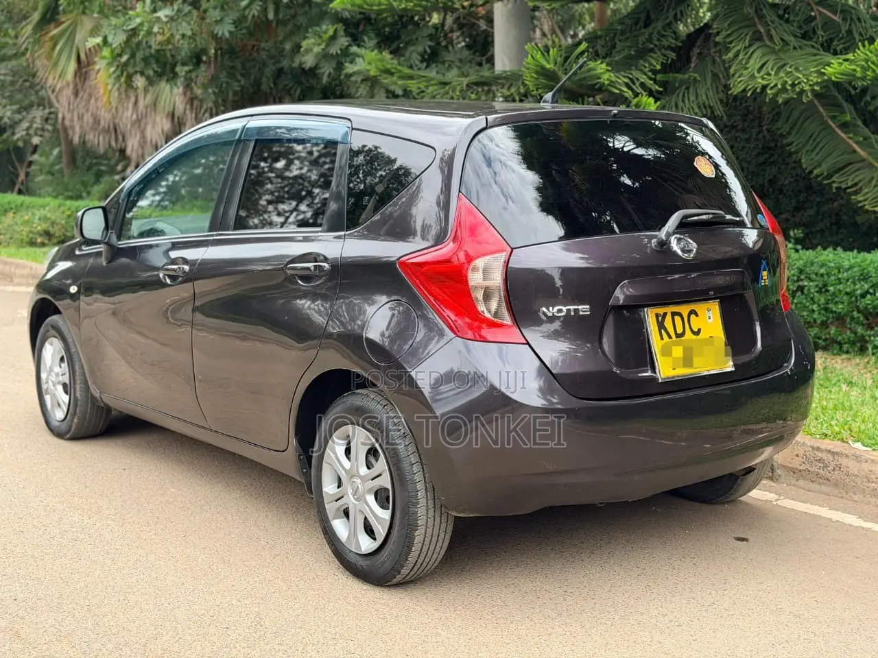 Nissan Note 1.2 Petrol 2013 Maroon