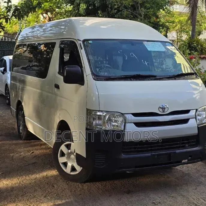 Toyota HiAce 2019 White